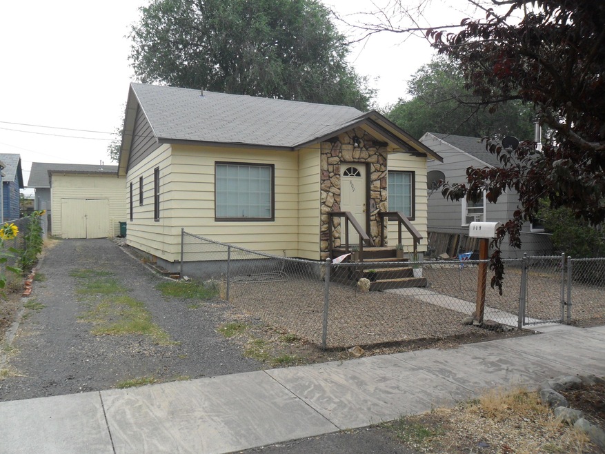 809 Mitchell St, Klamath Falls, OR 97601 - photo 1