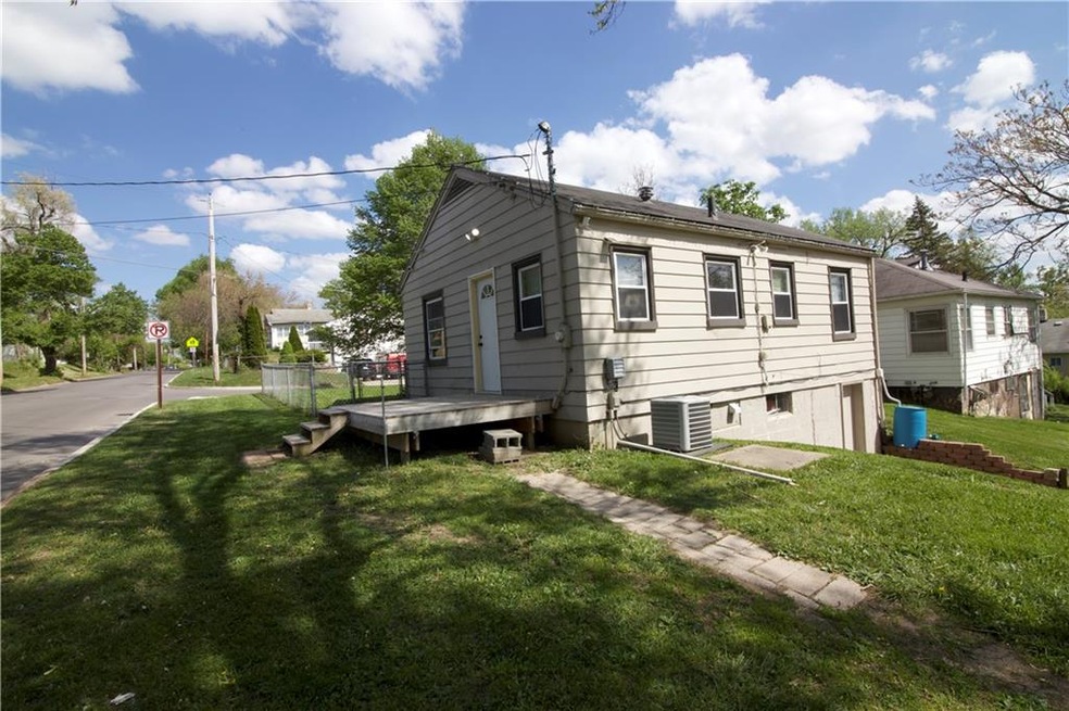 2926 1st St, Des Moines, IA 50313 - photo 1