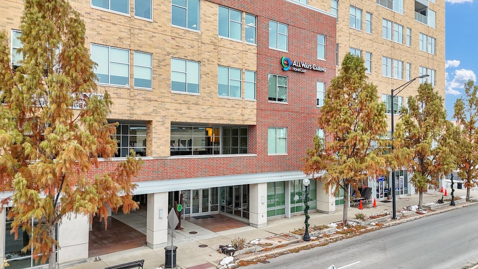 301 N Neil St unit 708, Champaign, IL 61820 - photo 1