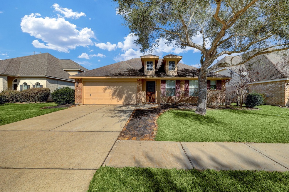 6103 Hubbell Dr, Pearland, TX 77584 - photo 1