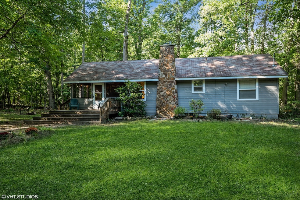 7111 Horseshoe Dr, Three Oaks, MI 49128 - photo 1