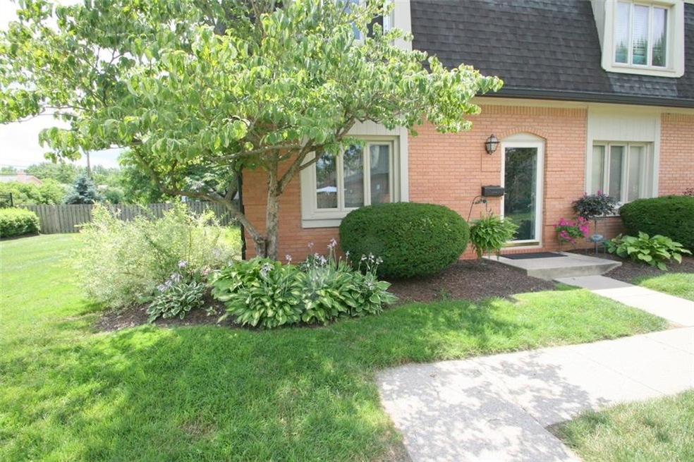 1105 Canterbury Square S, Indianapolis, IN 46260 - photo 1