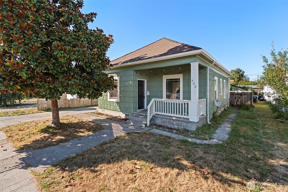 303 W Magnolia St, Centralia, WA 98531 - photo 1