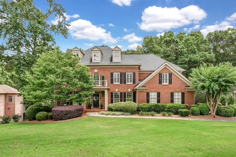 Gorgeous 3 sides brick home in Laurel Grove.