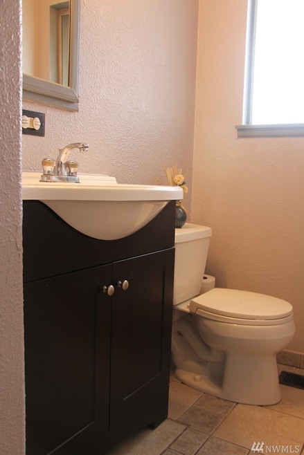 1410 N Fairmont Ave, East Wenatchee, WA 98802 - photo 1