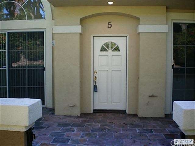 Welcome Home.. Large Slate hardscaped patio.