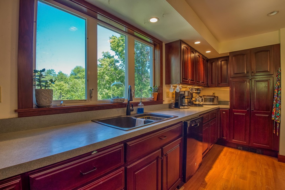 125 Cross St, Bethlehem, NH 03574 - photo 1