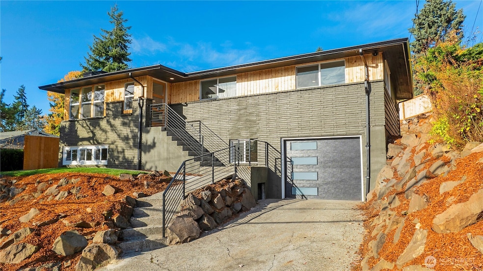 Pending $1,099,950 • Co-Listing Agent