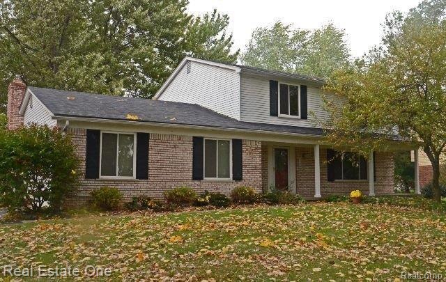 2727 Bay Dr, West Bloomfield, MI 48324 - photo 1