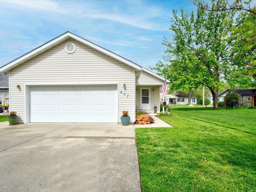 407 N Monroe St, Freeburg, IL 62243 - photo 1