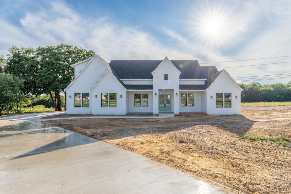 769 Glade Park Ct, Azle, TX 76020 - photo 1