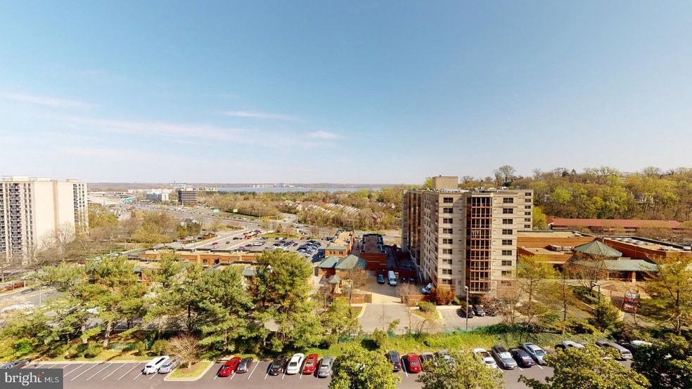 Hunting Creek Club unit 1109, Alexandria, VA 22303 - photo 1