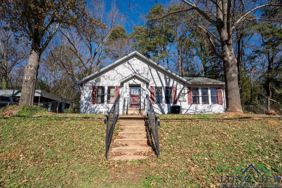 View of front of property featuring a front lawn