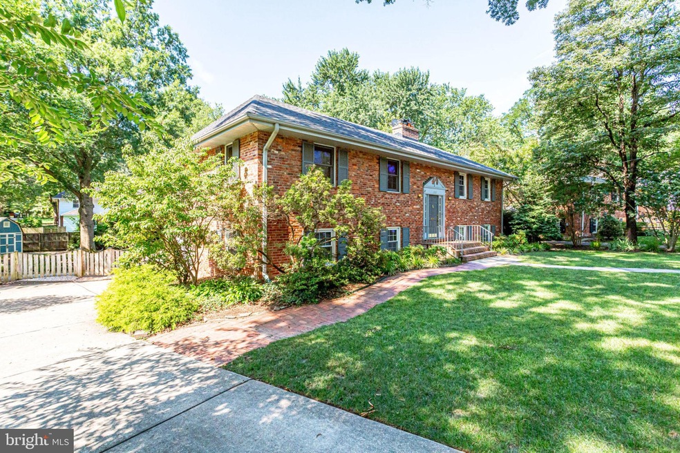 1009 Dalebrook Dr, Alexandria, VA 22308 - photo 1