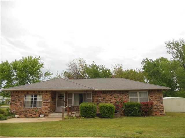 16 W Chicago St, Shawnee, OK 74804 - photo 1