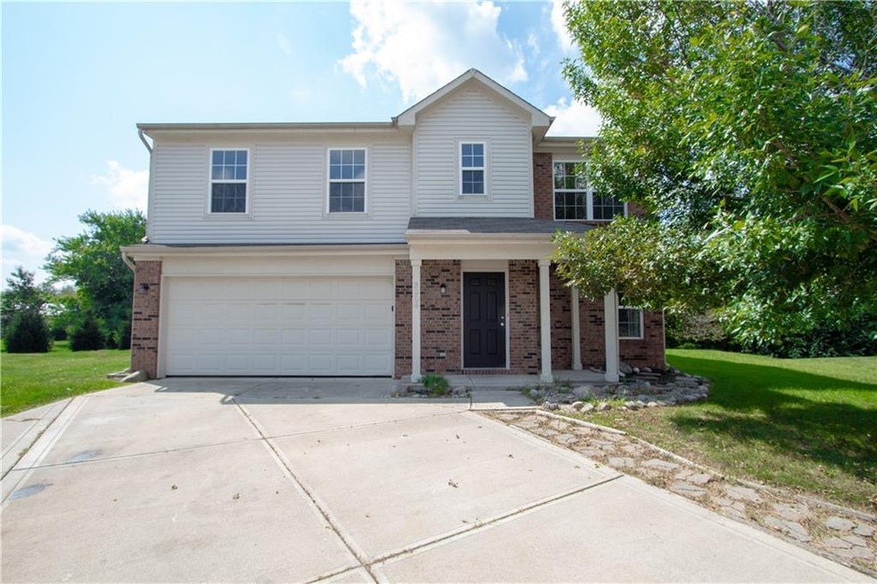 3304 Limber Pine Dr, Whiteland, IN 46184 - photo 1