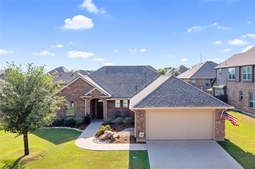 2010 Lindentree Dr, Weatherford, TX 76086 - photo 1