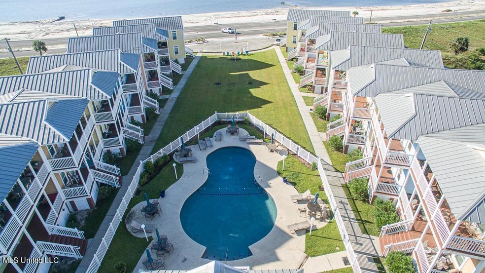 141 Condo-421