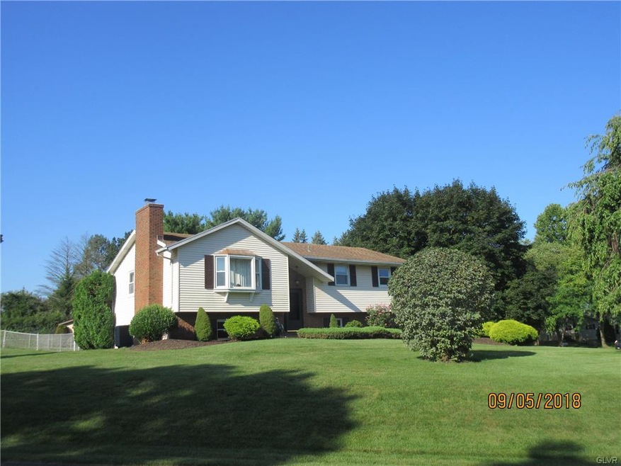 Lower Nazareth bi-level in a very nice subdivision