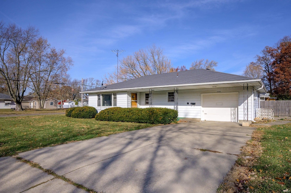 1604 W Cowing Dr, Muncie, IN 47304 - photo 1