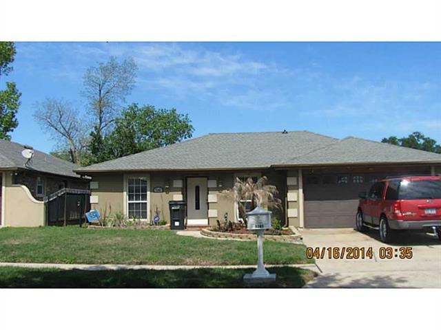 Facade/Exterior Front. Lovely Stucco/ Brick Home