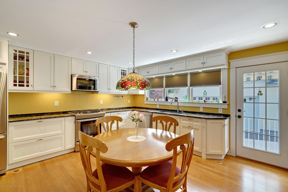 ** Gourmet Kitchen with Granite **