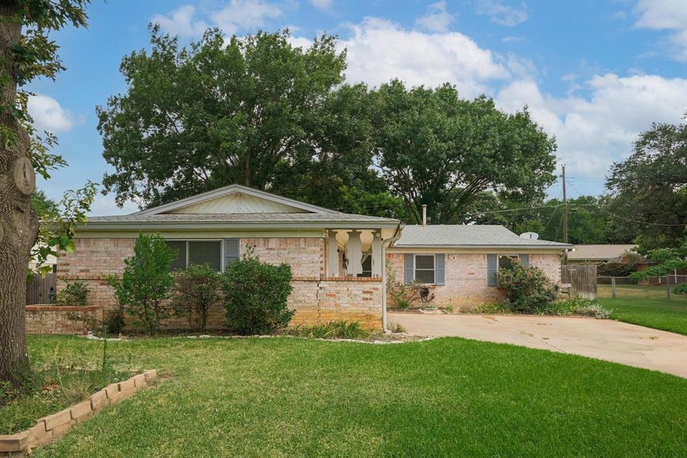 2013 Charleston Dr, Bedford, TX 76022 - photo 1