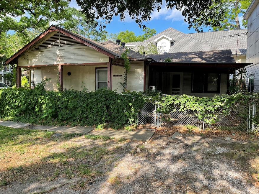 916 Oxford St, Houston, TX 77008 - photo 1
