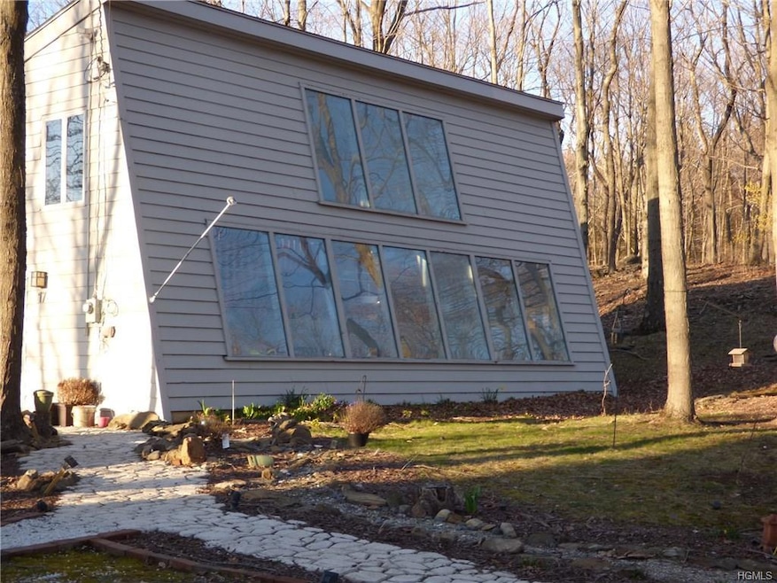 17 Mt Tom Rd, Pawling, NY 12564 - photo 1