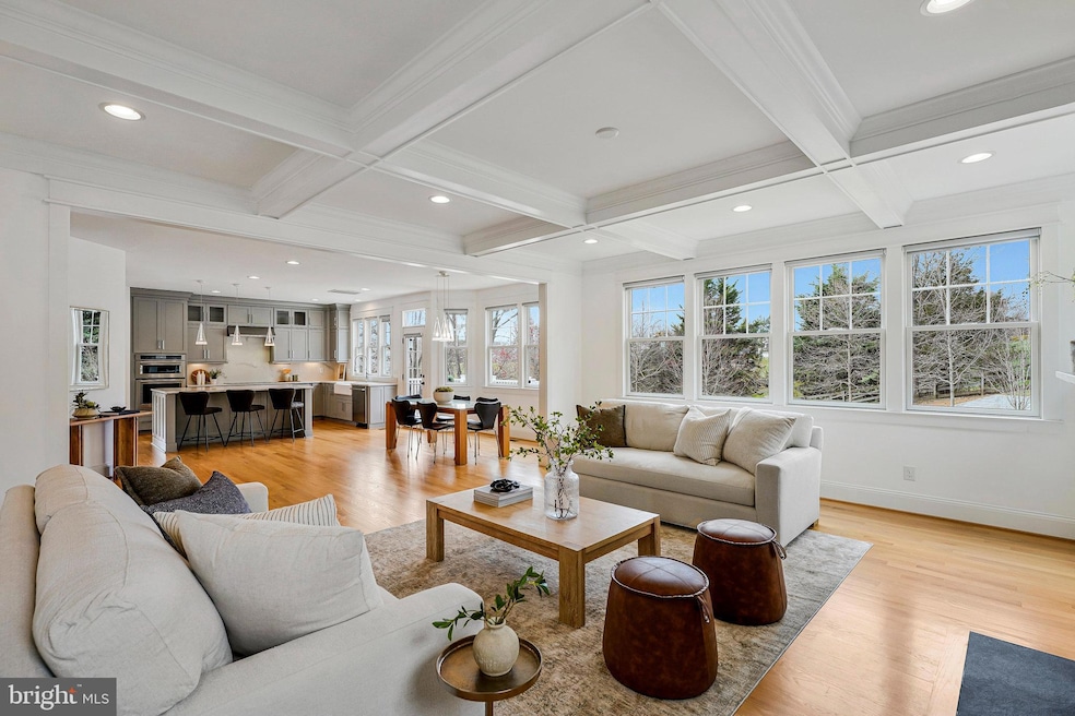 938 Dead Run Dr, McLean, VA 22101 - photo 1