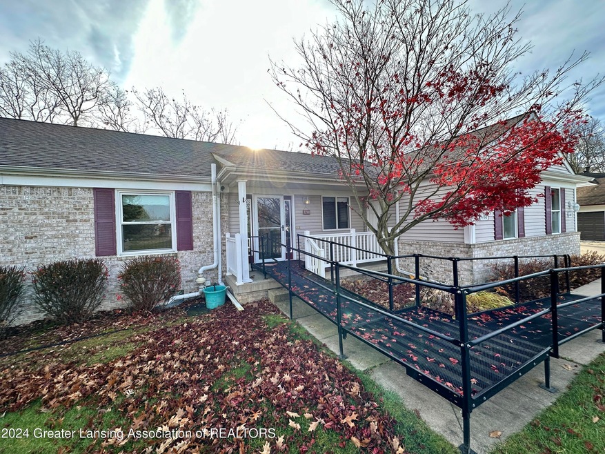 1132 Riverview. Front