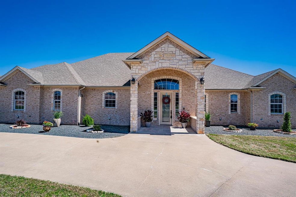 Circle drive to the front door