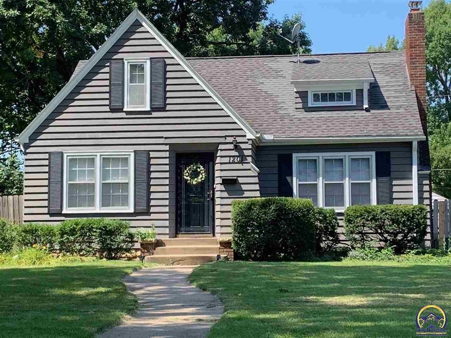 1201 SW Warren Ave, Topeka, KS 66604 - photo 1