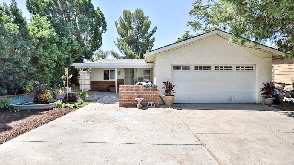 2810 11th St, Riverside, CA 92507 - photo 1