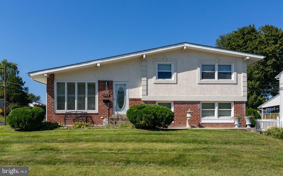 352 Sussex Blvd, Broomall, PA 19008 - photo 1
