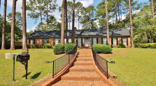 1622 Lowell Ln, Albany, GA 31707 - photo 1