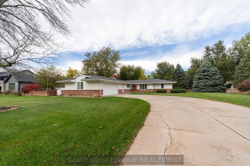 2516 Arrowhead Rd, Grand Island, NE 68801 - photo 1