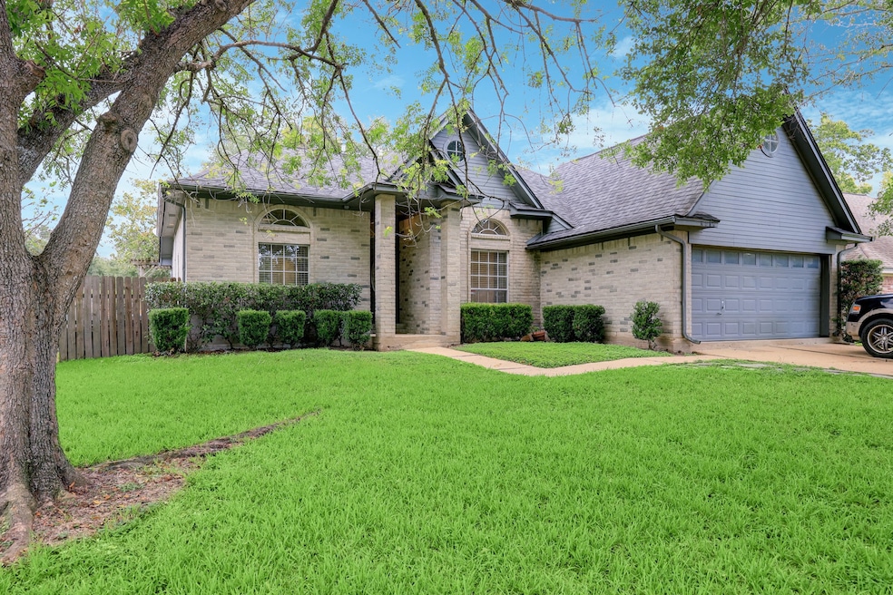 2609 Parkway Ave, Rosenberg, TX 77471 - photo 1