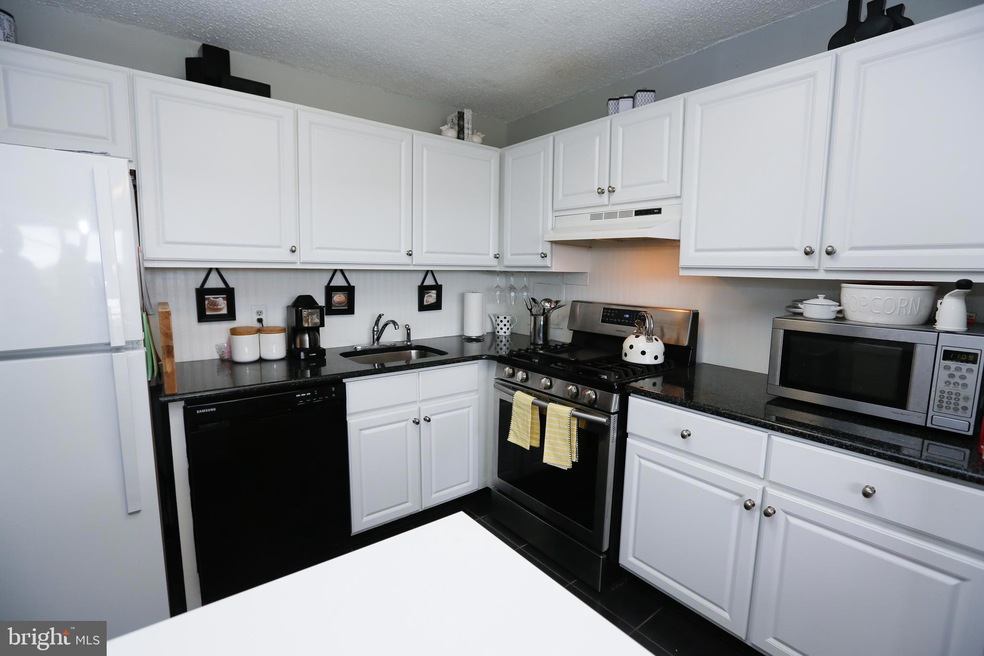 Radnor House unit 712, Bryn Mawr, PA 19010 - photo 1