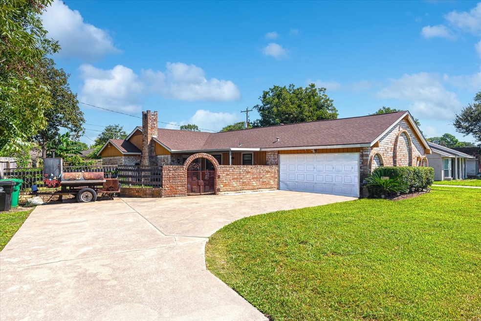 8211 Coastway Ln, Houston, TX 77075 - photo 1