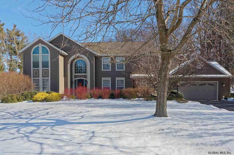 25 Pinecrest Dr, Schenectady, NY 12309 - photo 1