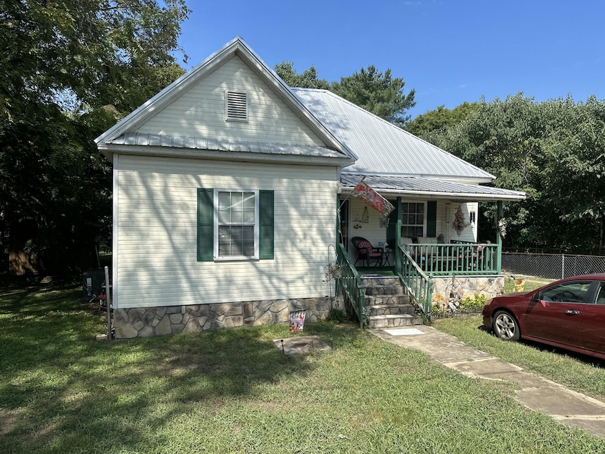 903 Crittenden Ave, Chickamauga, GA 30707 - photo 1