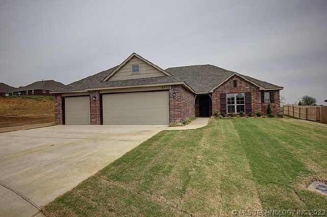 8429 N 76th East Ave, Owasso, OK 74055 - photo 1