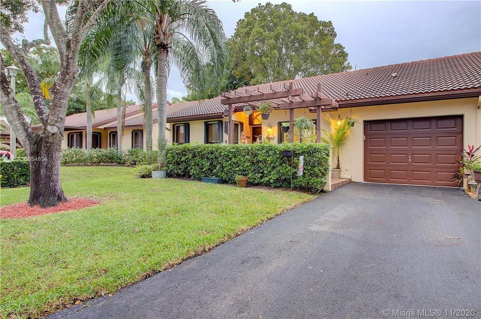 7256 Solandra Ln, Tamarac, FL 33321 - photo 1