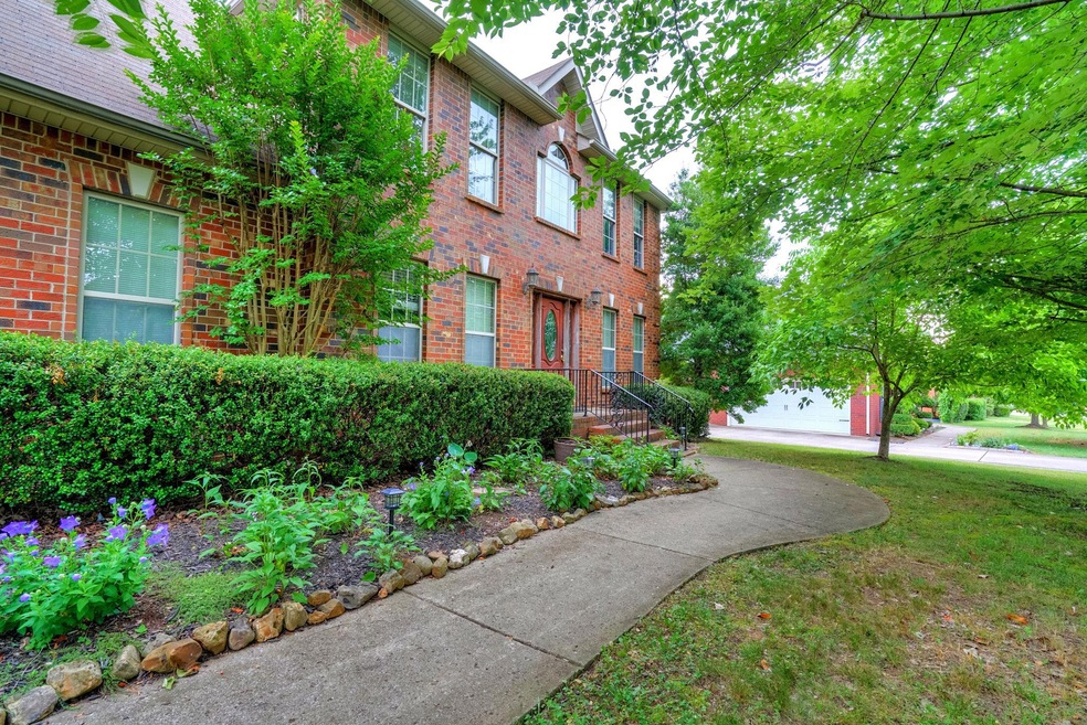 Welcome home to 212 Comer Circle in INNSBROOKE