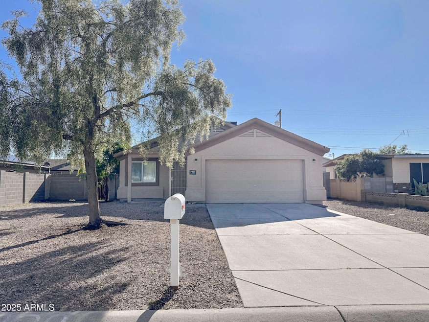 1939 E Raymond St, Phoenix, AZ 85040 - photo 1