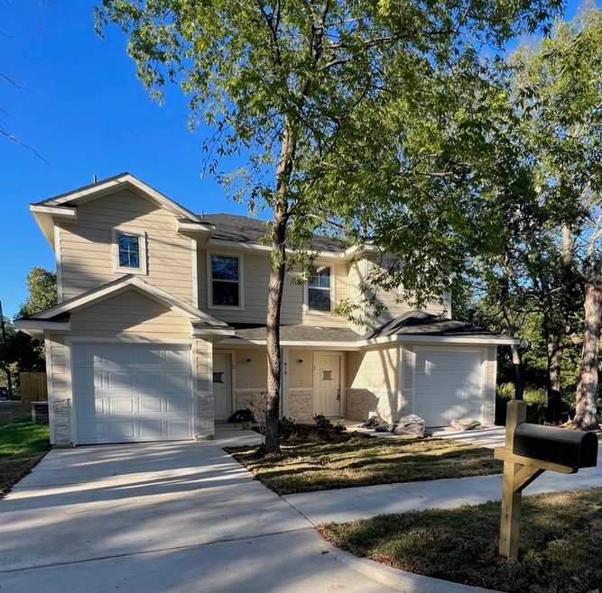 418 S 3rd St unit 2, Bonham, TX 75418 - photo 1