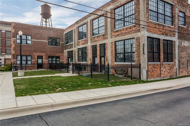 5766 Trumbull Ave Unit 104 -large-006-28-5766 Trum