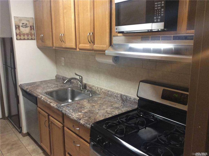 8812 151st Ave unit 6H, Howard Beach, NY 11414 - photo 1