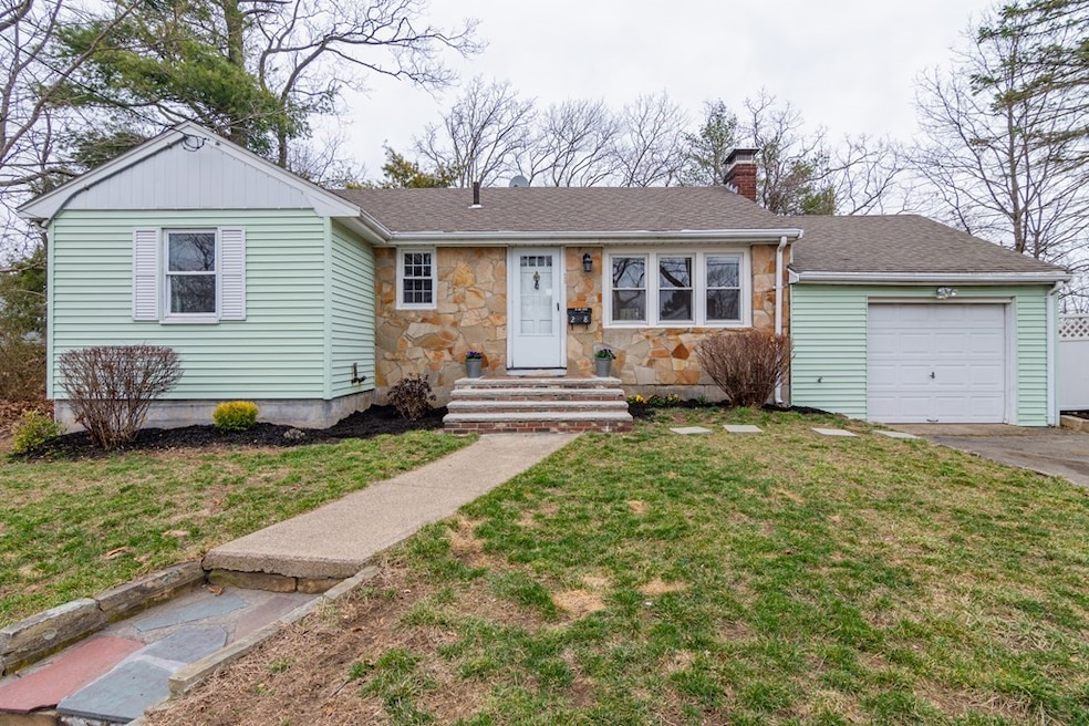 28 Apex St, Quincy, MA 02169 - photo 1